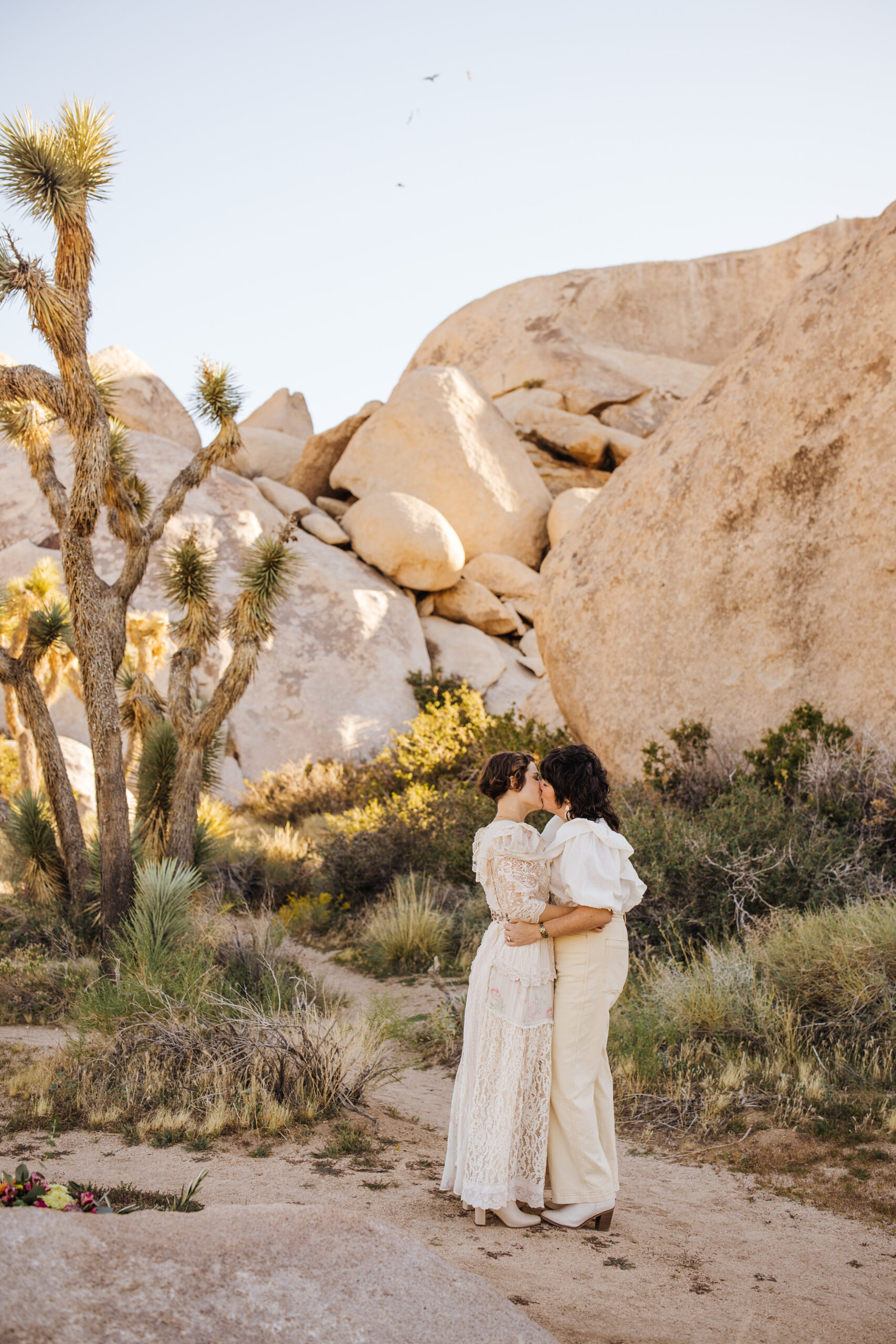 Joshua Tree elopement first kiss
