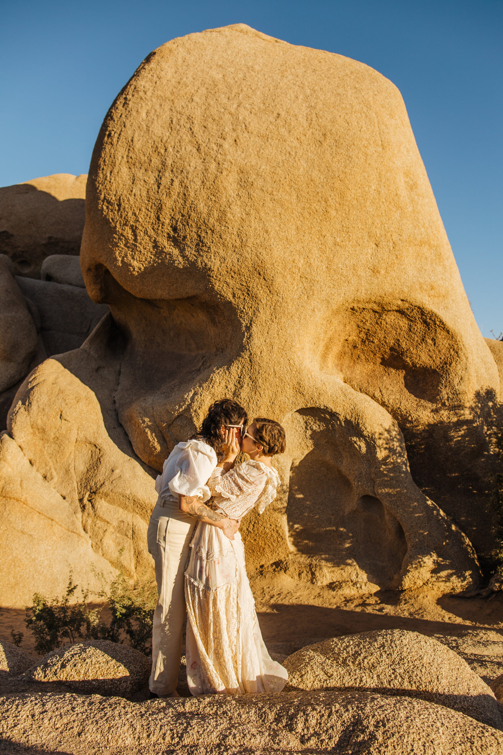 Skull Rock elopement Joshua Tree